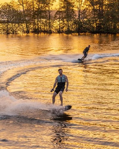 TKO planche de surf électrique couché de soleil